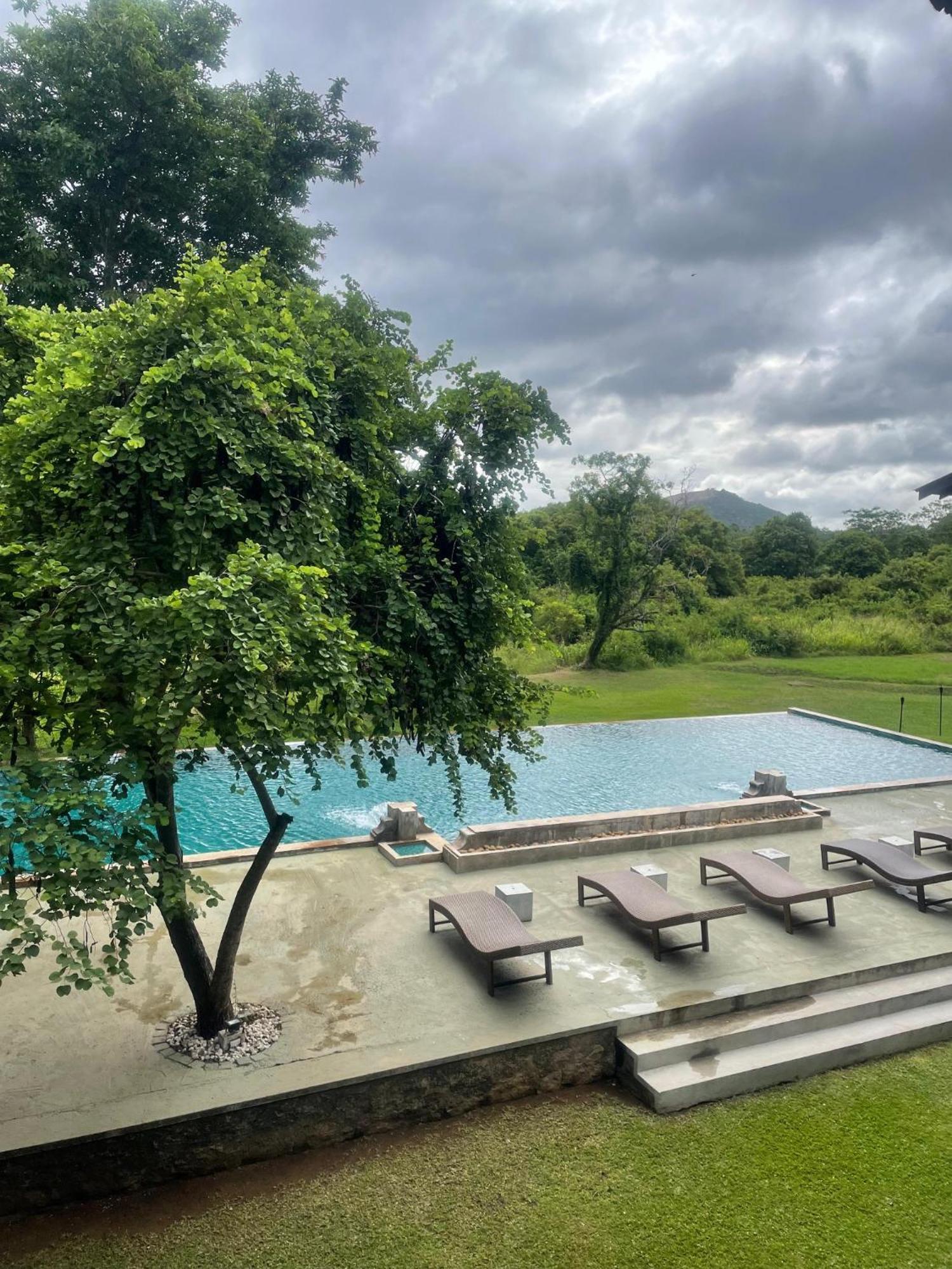 Ehalagala Lake Resort Sigiriya Exterior photo