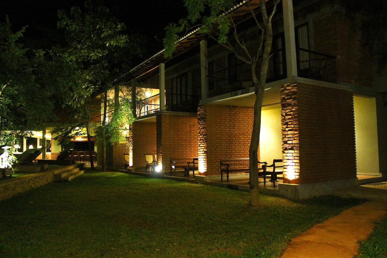 Ehalagala Lake Resort Sigiriya Exterior photo